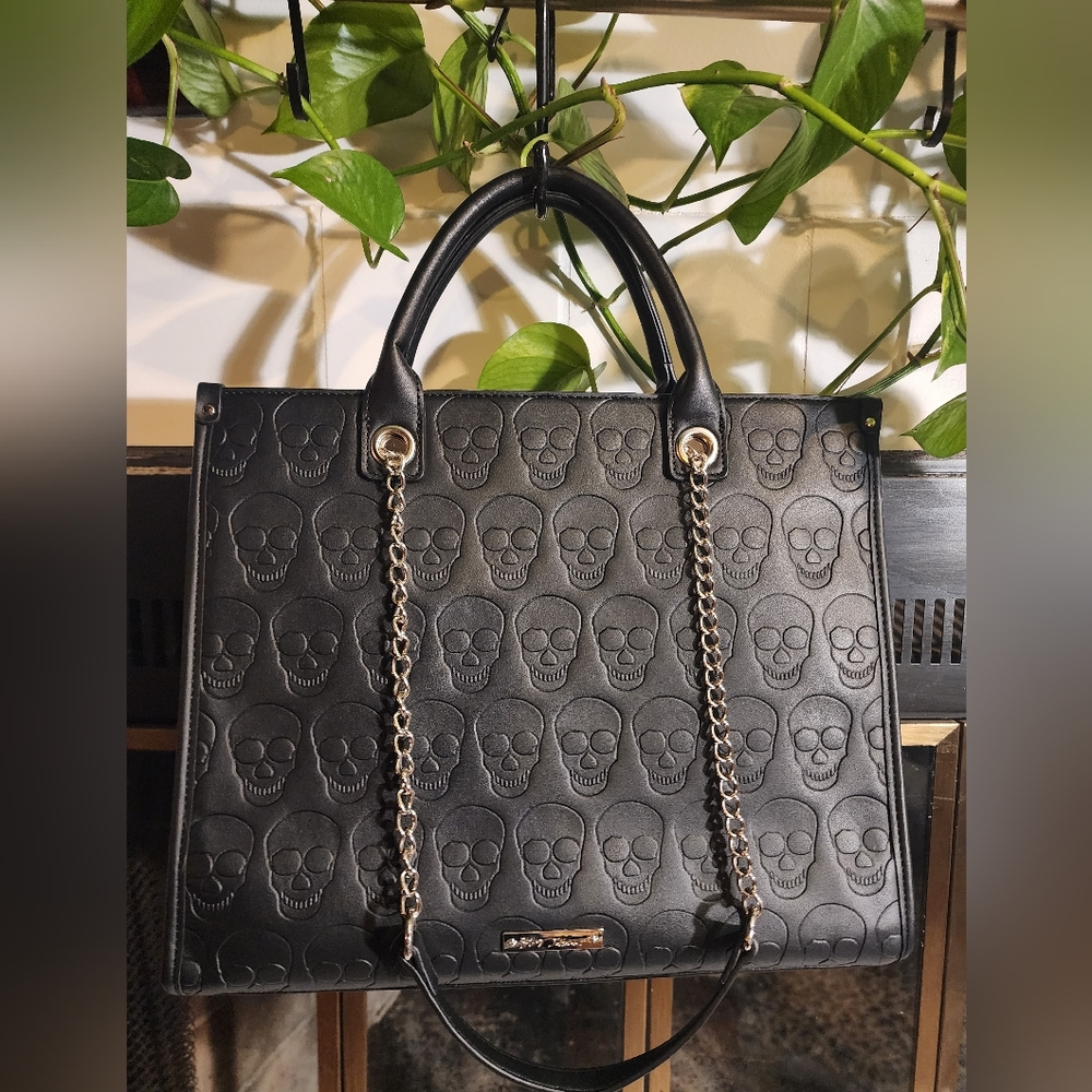 Betsey Johnson skull black bag